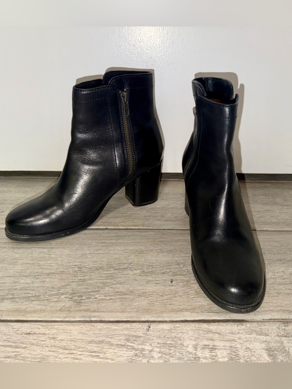 Frye Women's Addie Double Zip black leather ankle boots /booties. Block heel 6.5